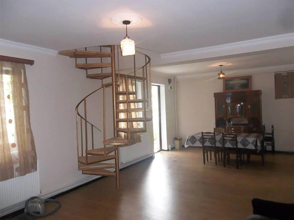 Hotel Nini Kazbegi Extérieur photo