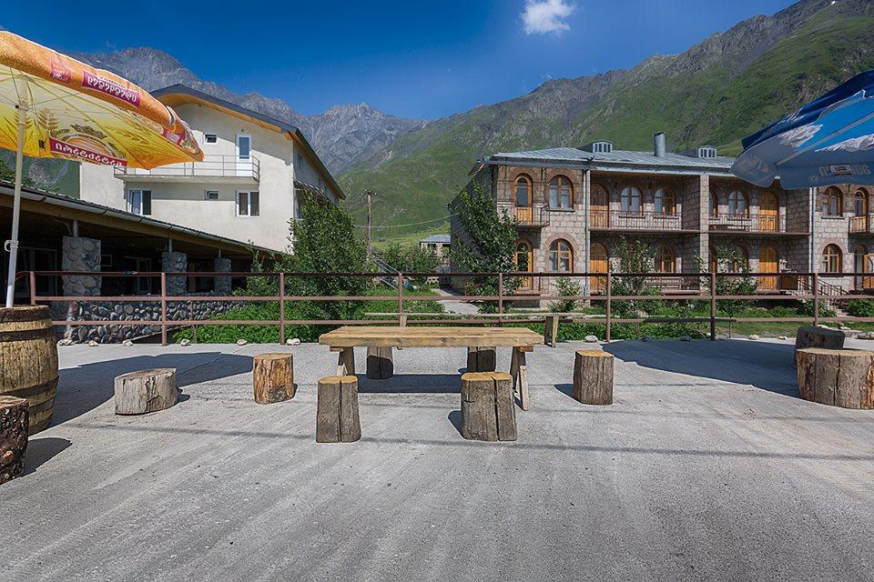 Hotel Nini Kazbegi Extérieur photo